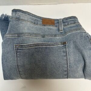 Judy Blue Hi-Rise Distressed Shark Bite Raw Hem Denim Short Size 2XL Style #1555